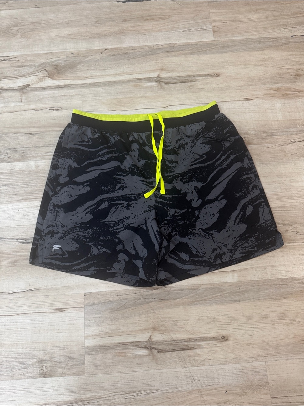 Mens Fabletics 5in The Fundamental Lined Shorts sz. L
